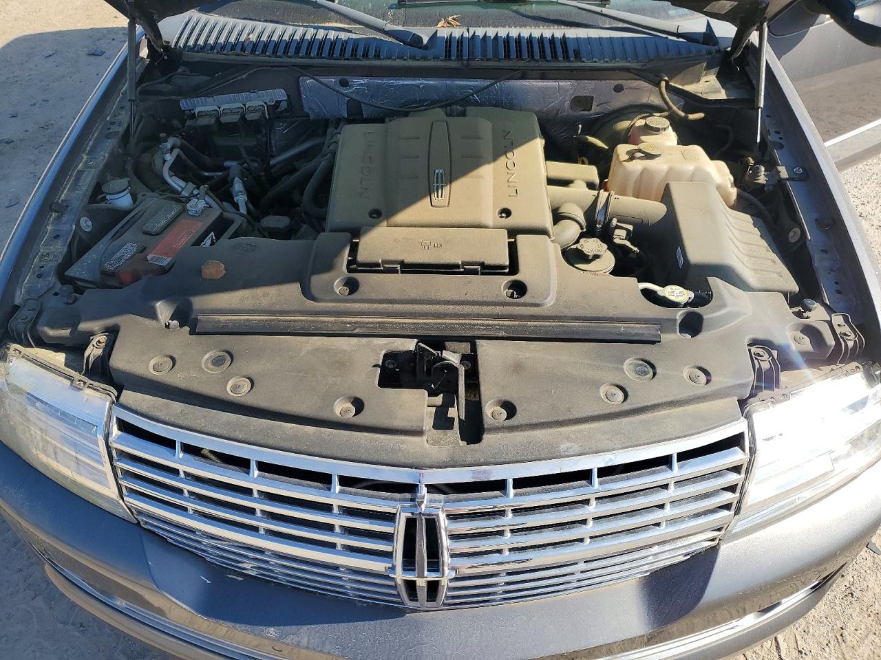 LINCOLN NAVIGATOR 2014 — 13