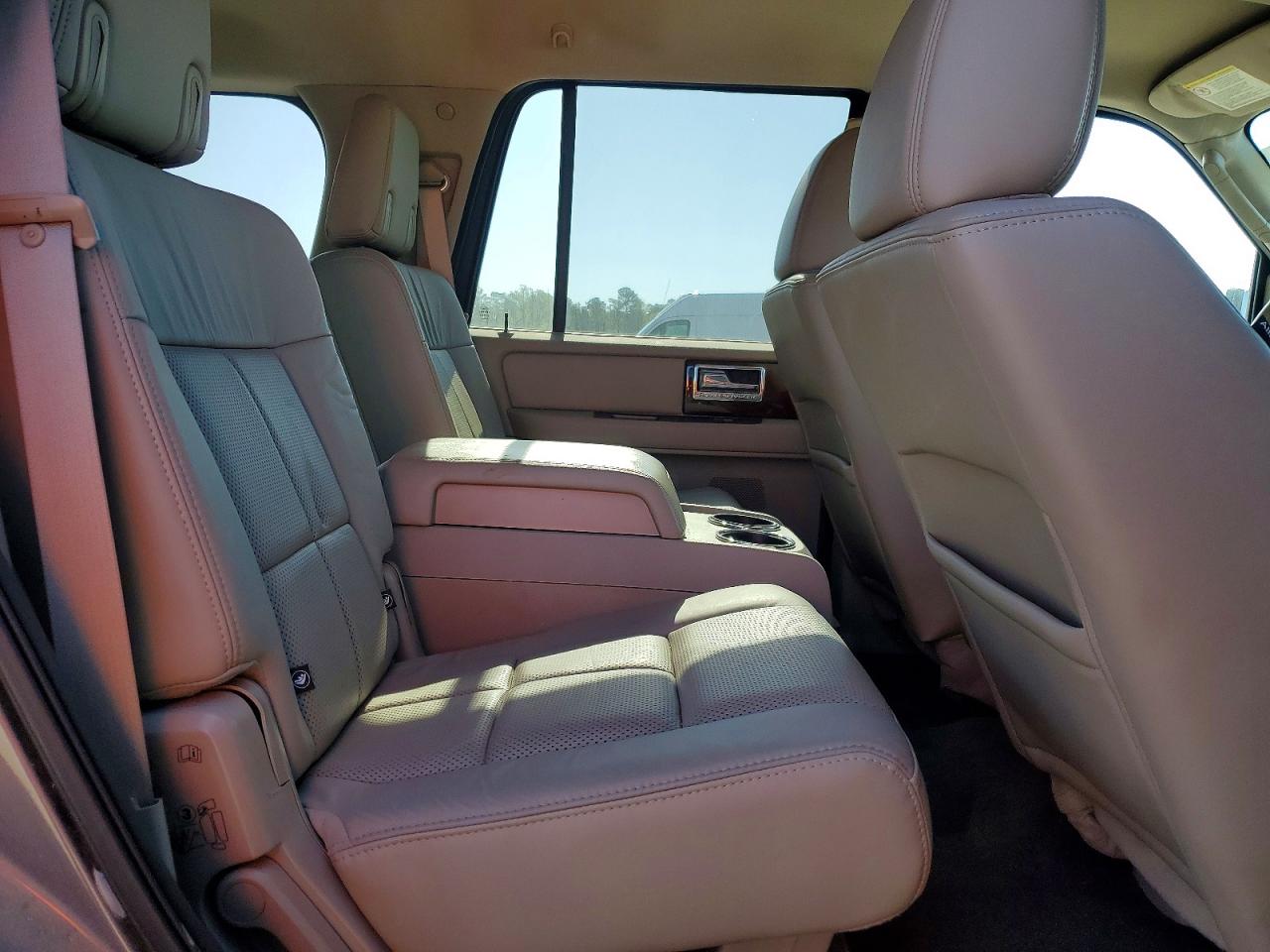 LINCOLN NAVIGATOR 2014 — 12