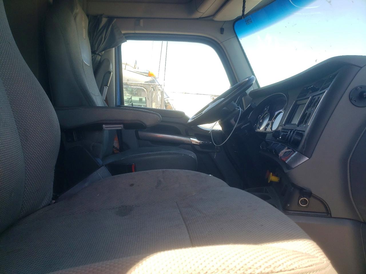 KENWORTH CONSTRUCTION 2019 — 6