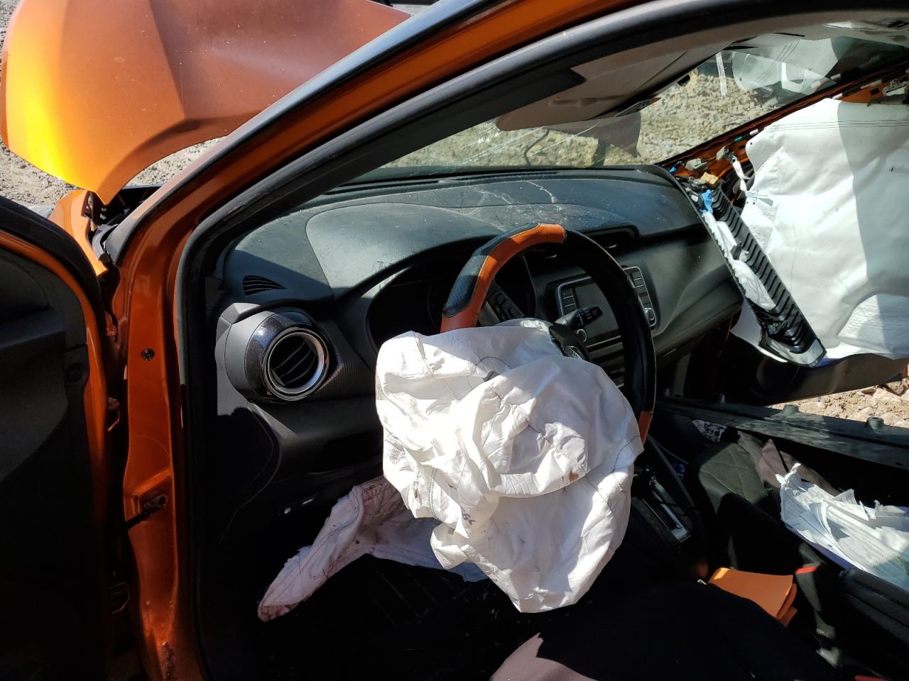 NISSAN KICKS 2020 — 10