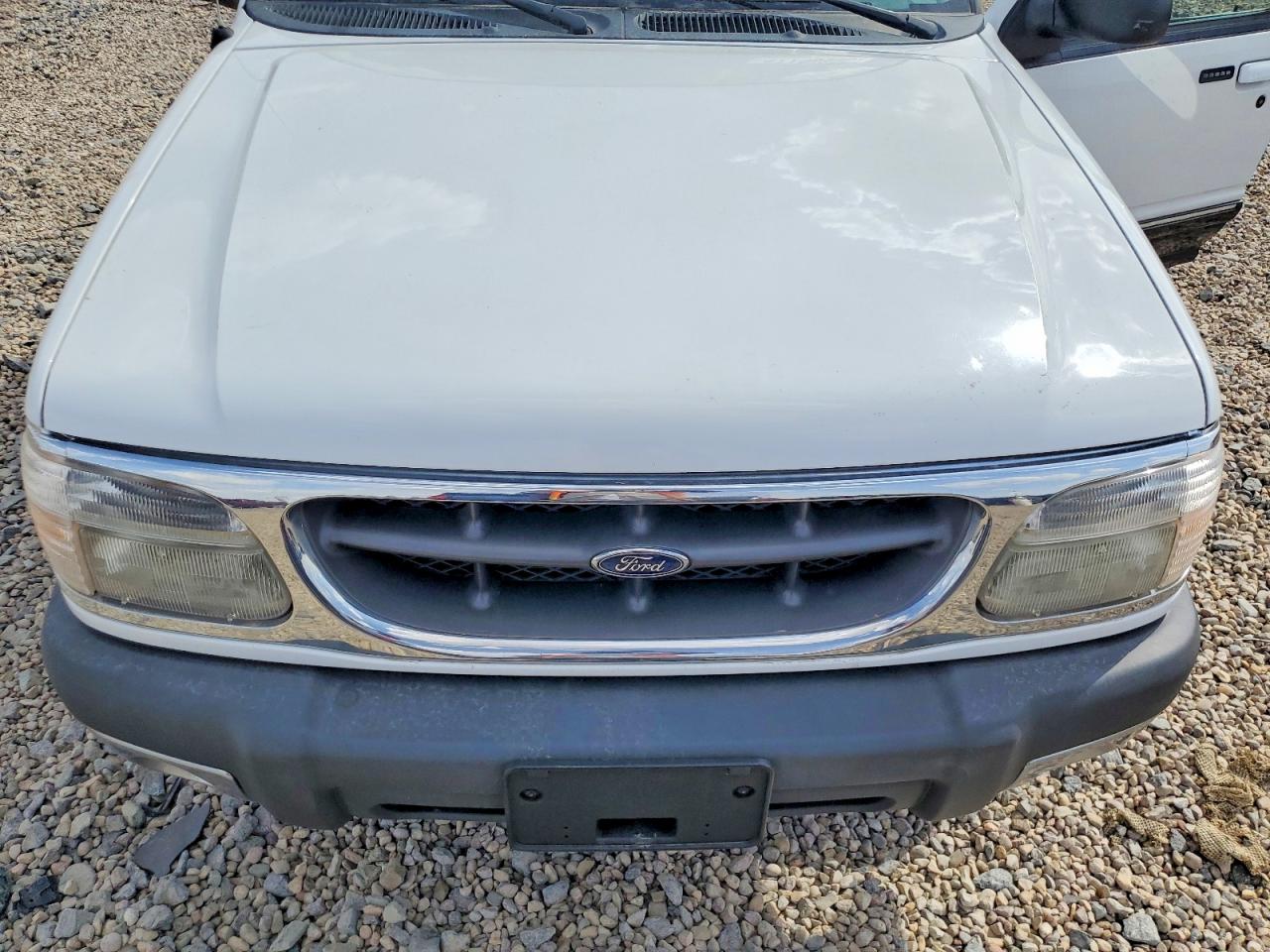 FORD EXPLORER 2000 — 13