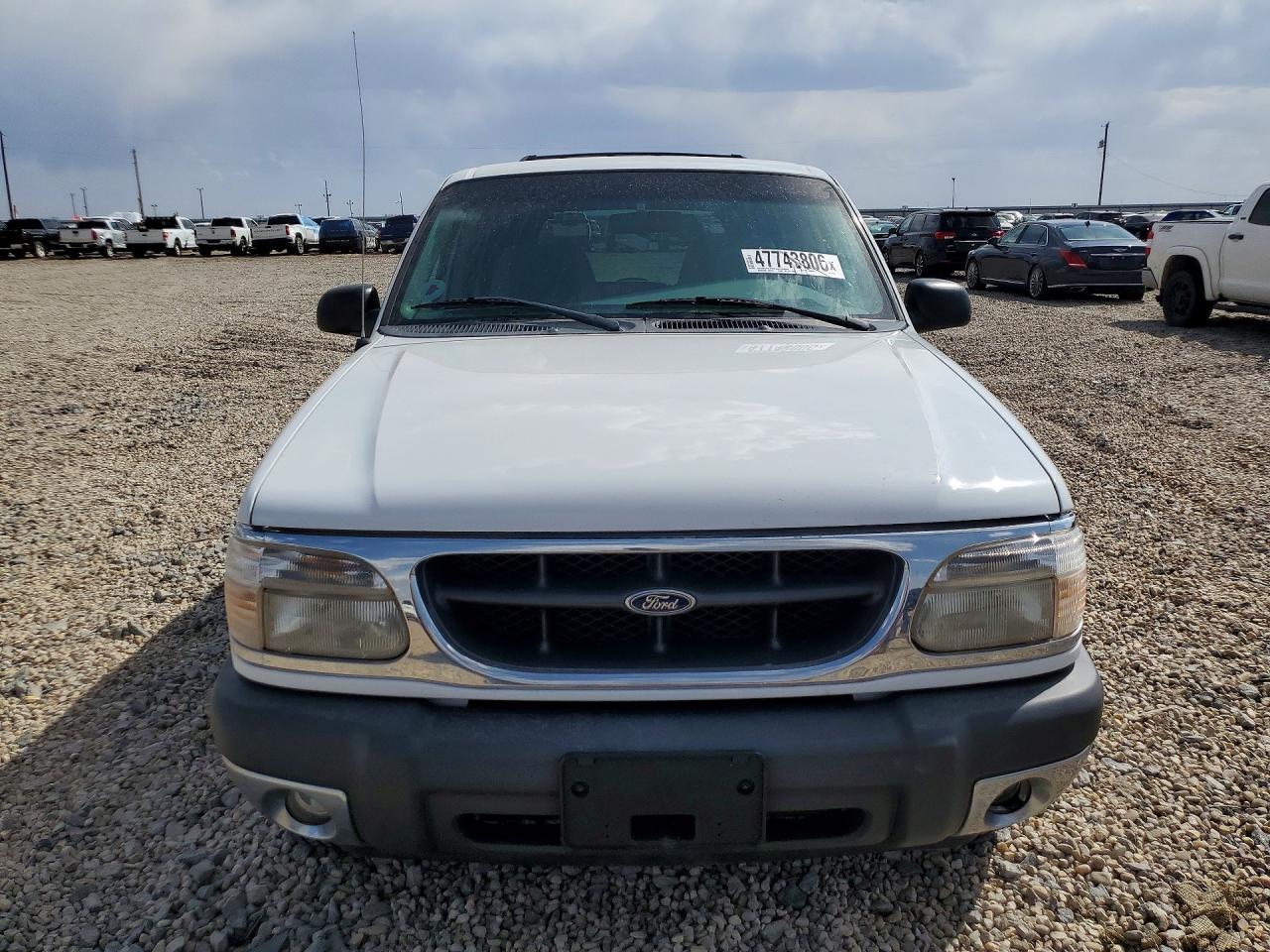 FORD EXPLORER 2000 — 6