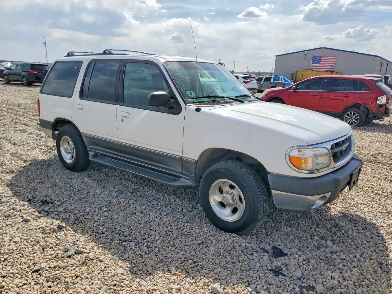 FORD EXPLORER 2000 — 5