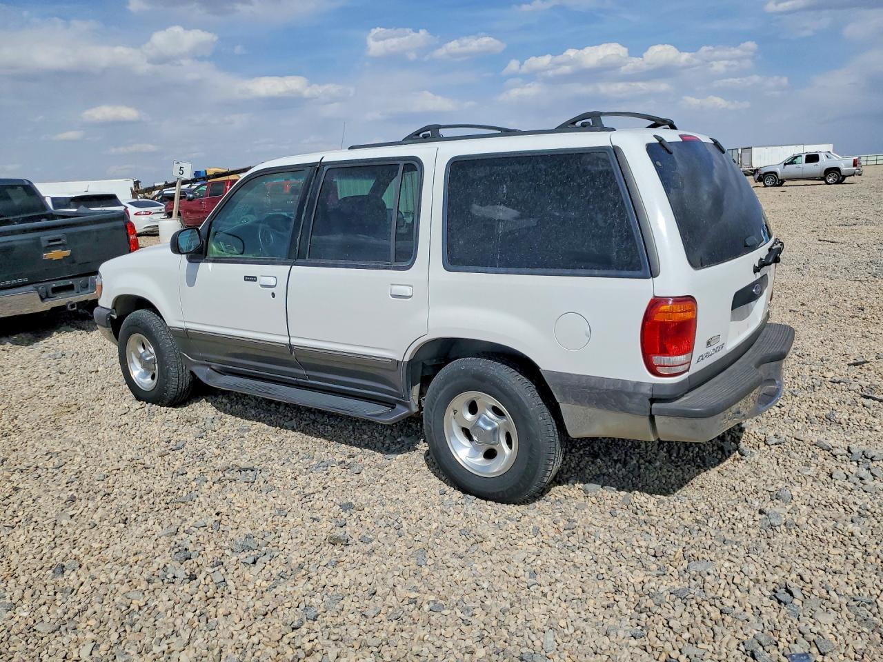 FORD EXPLORER 2000 — 3