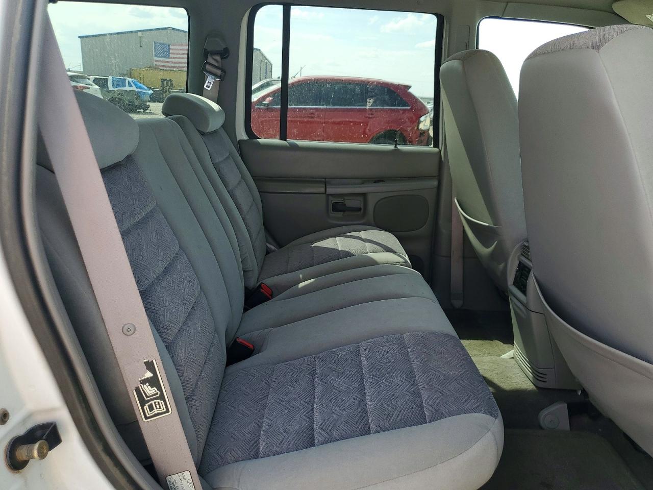 FORD EXPLORER 2000 — 12