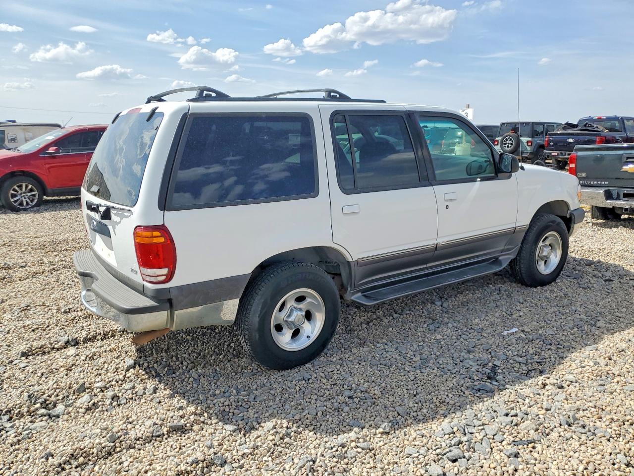 FORD EXPLORER 2000 — 4