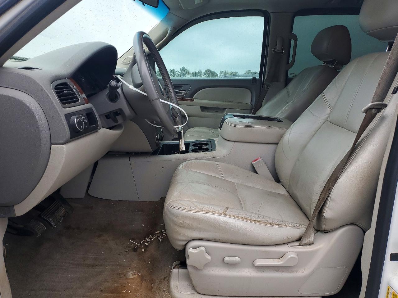 CHEVROLET SUBURBAN 2012 — 8