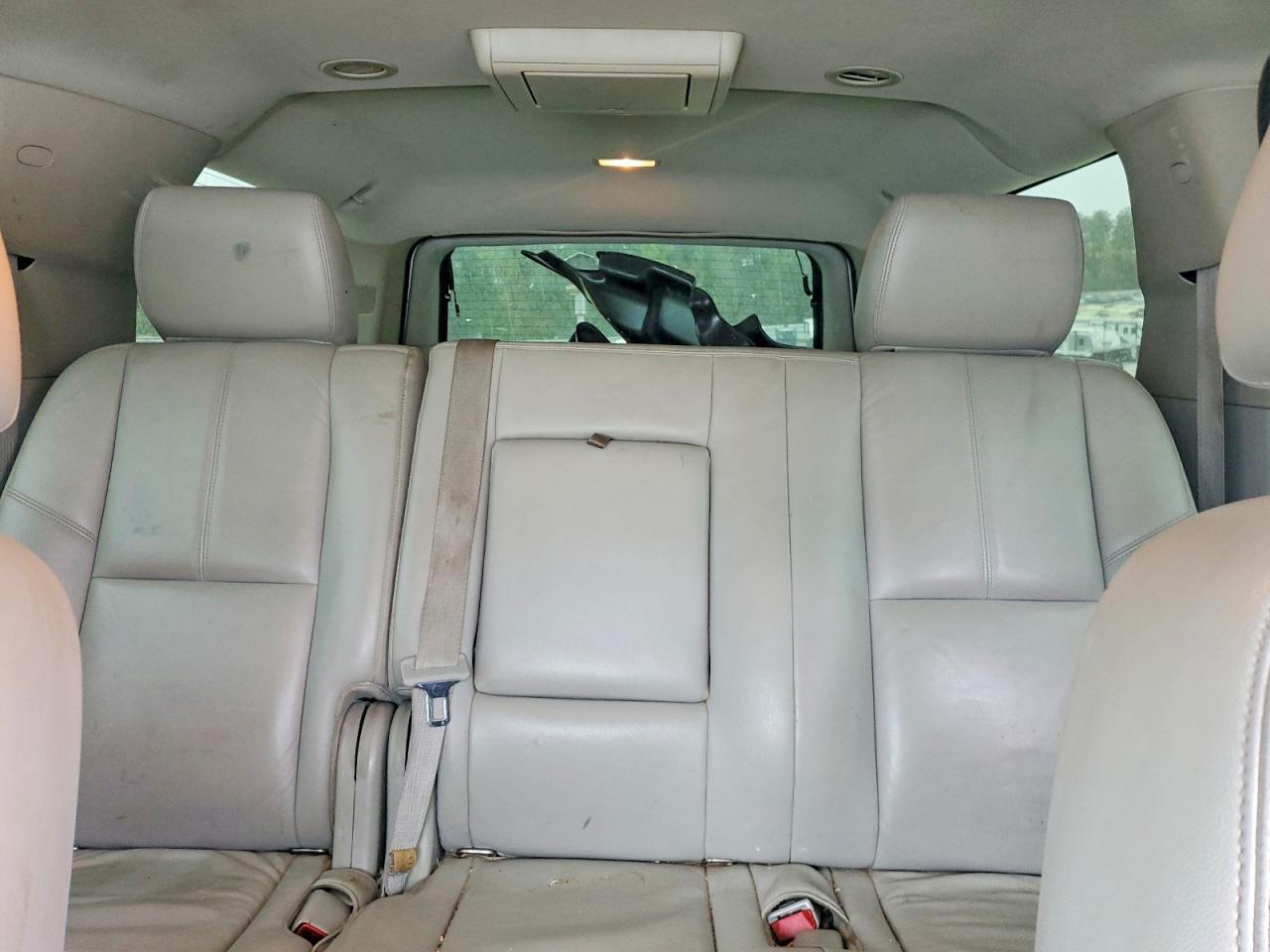 CHEVROLET SUBURBAN 2012 — 11