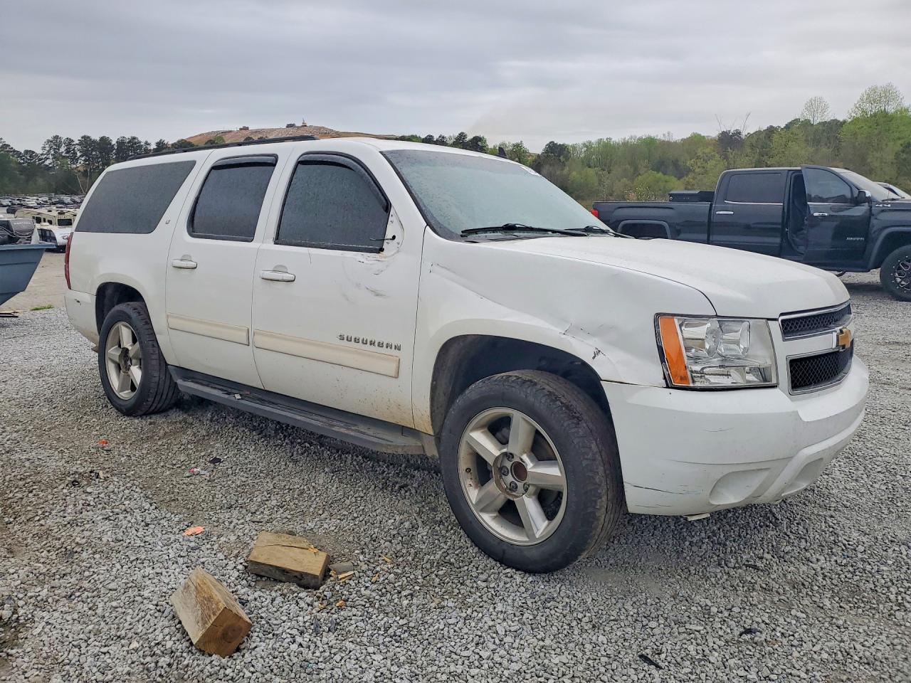 CHEVROLET SUBURBAN 2012 — 5