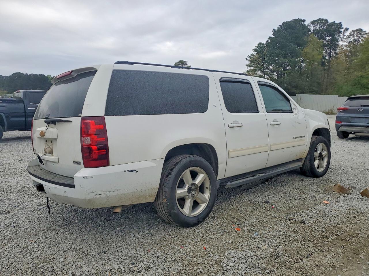 CHEVROLET SUBURBAN 2012 — 4