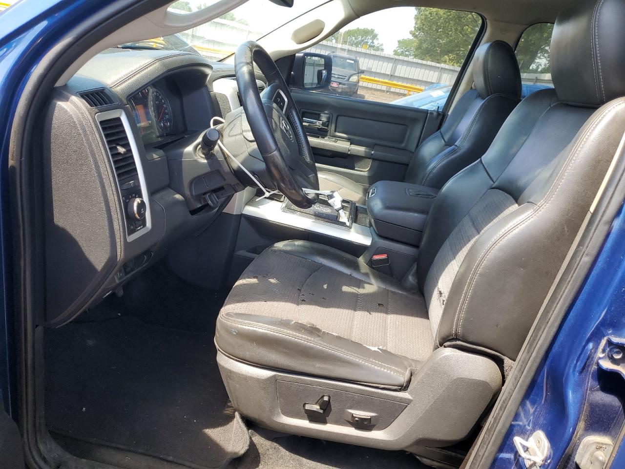 DODGE RAM 1500 2011 — 8