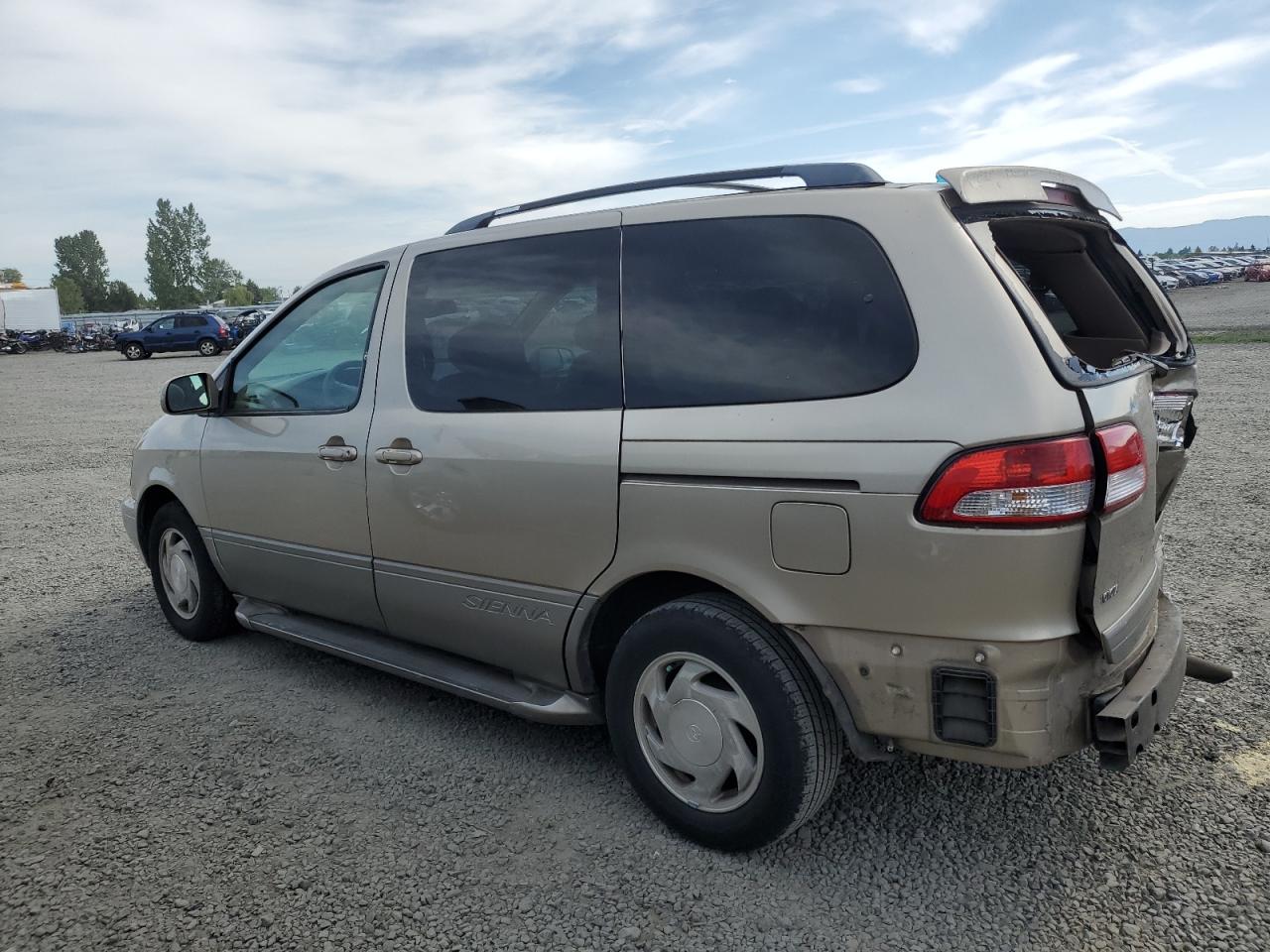 TOYOTA SIENNA 2001 — 3
