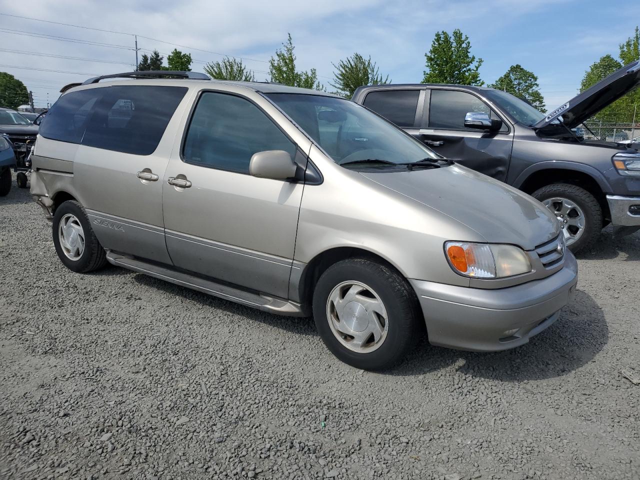 2001 TOYOTA SIENNA XLE