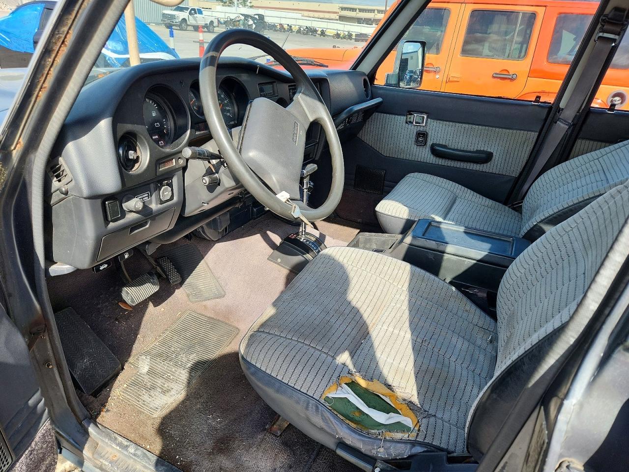 TOYOTA LAND CRUISER 1988 — 8