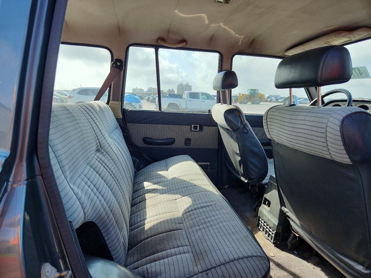 TOYOTA LAND CRUISER 1988 — 11