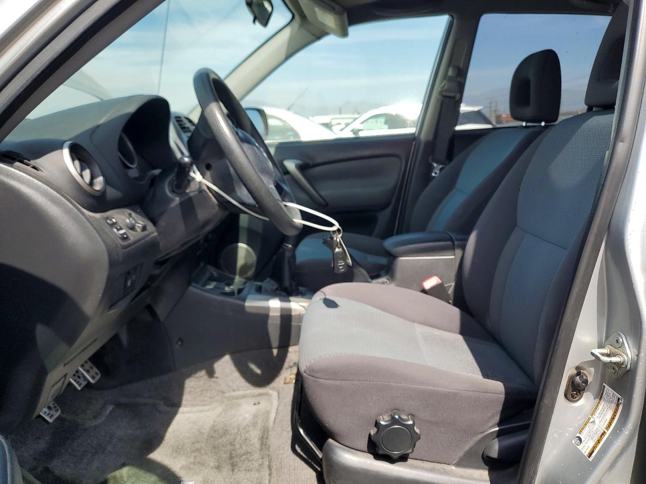 TOYOTA RAV4 2005 — 8