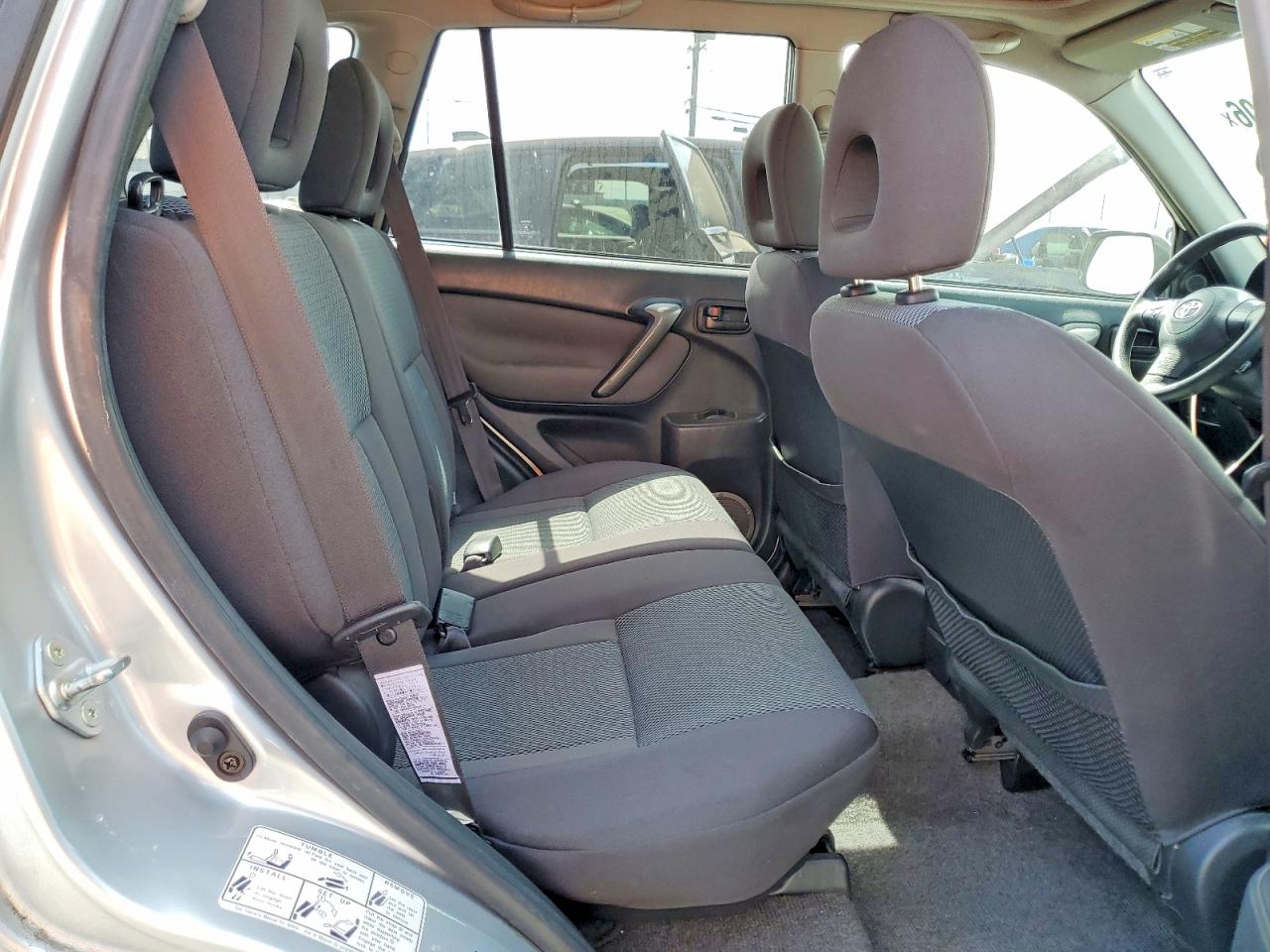 TOYOTA RAV4 2005 — 12