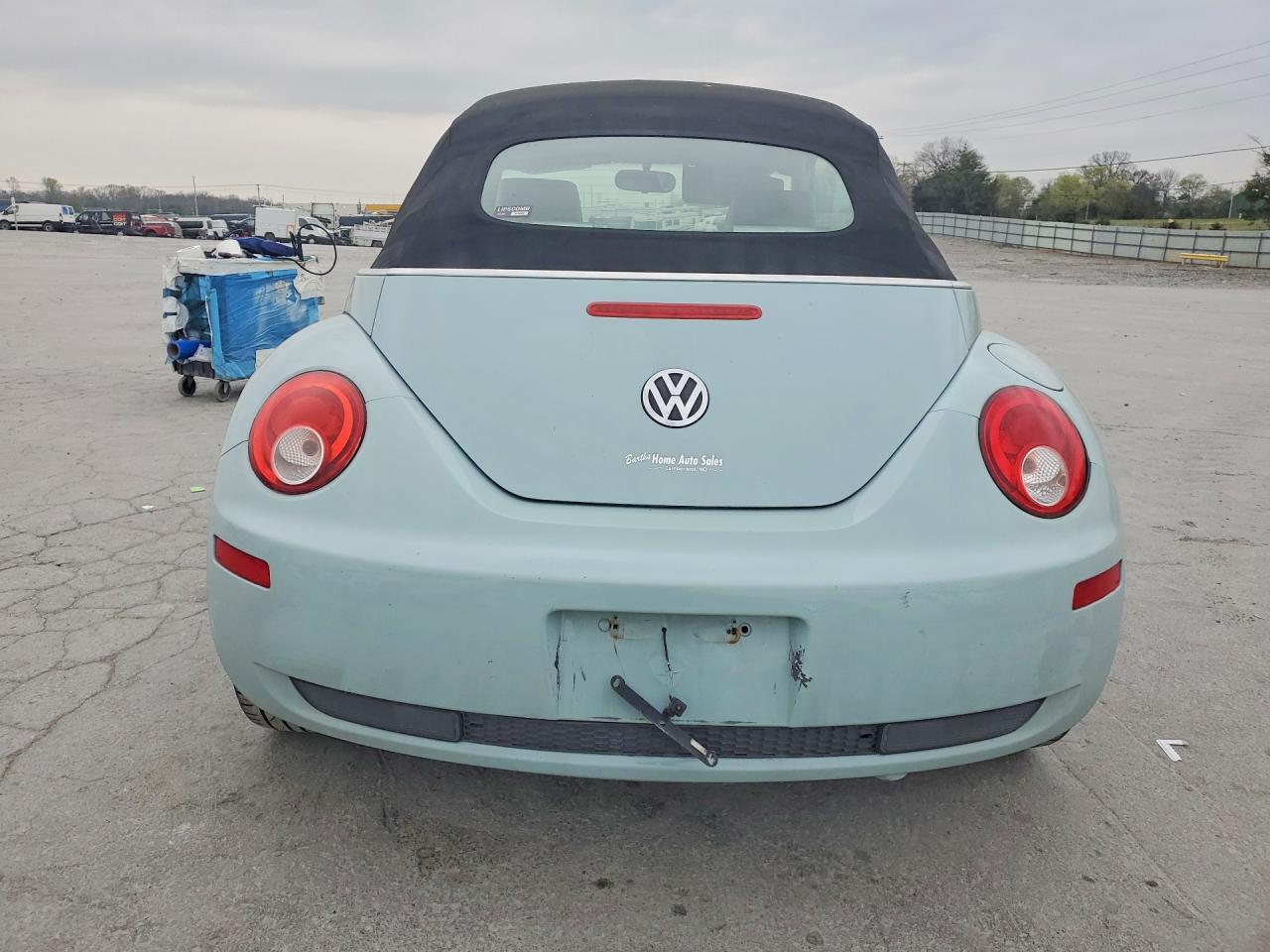 VOLKSWAGEN NEW BEETLE 2010 — 7