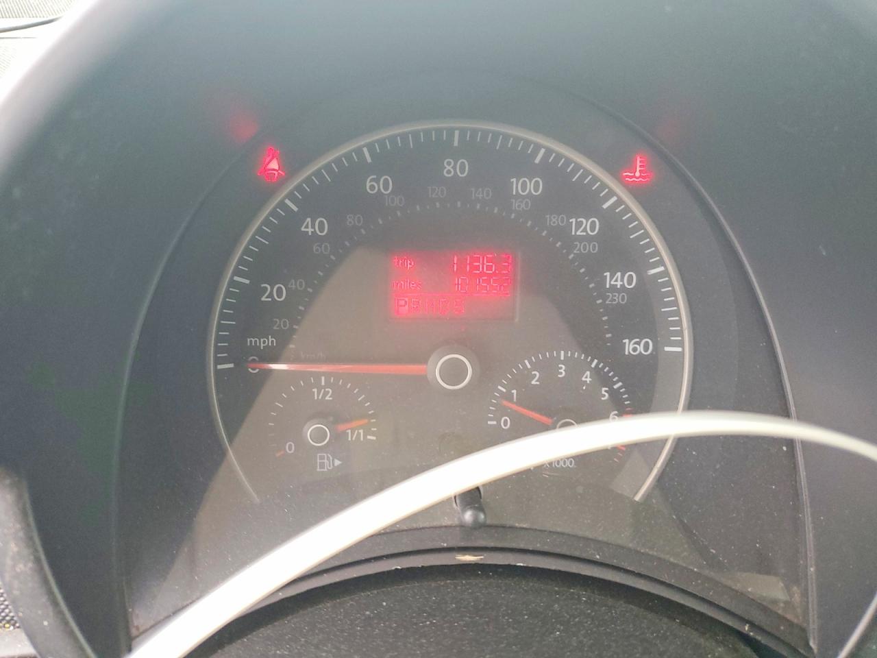 VOLKSWAGEN NEW BEETLE 2010 — 10