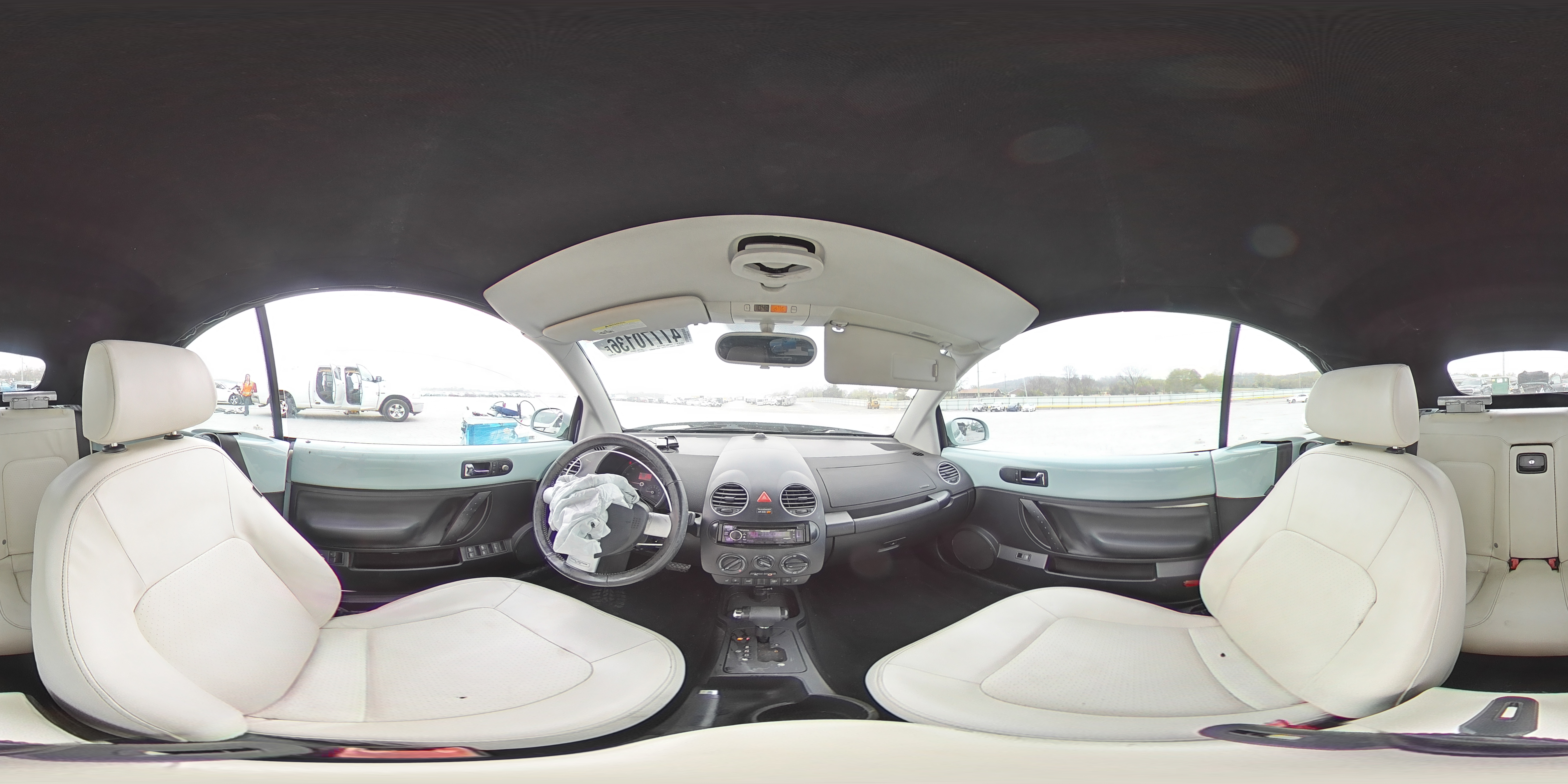 VOLKSWAGEN NEW BEETLE 2010 — 14