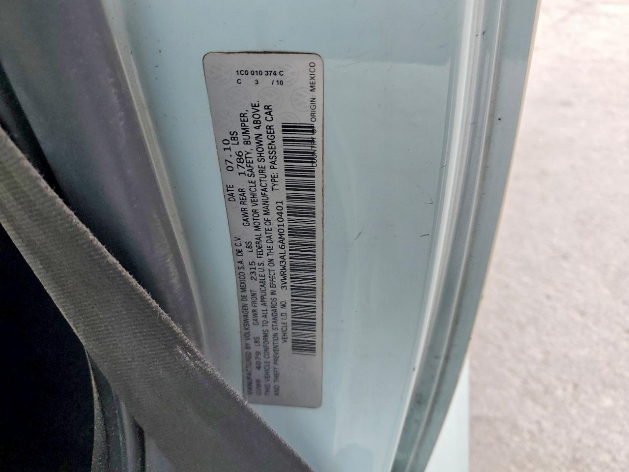 VOLKSWAGEN NEW BEETLE 2010 — 13