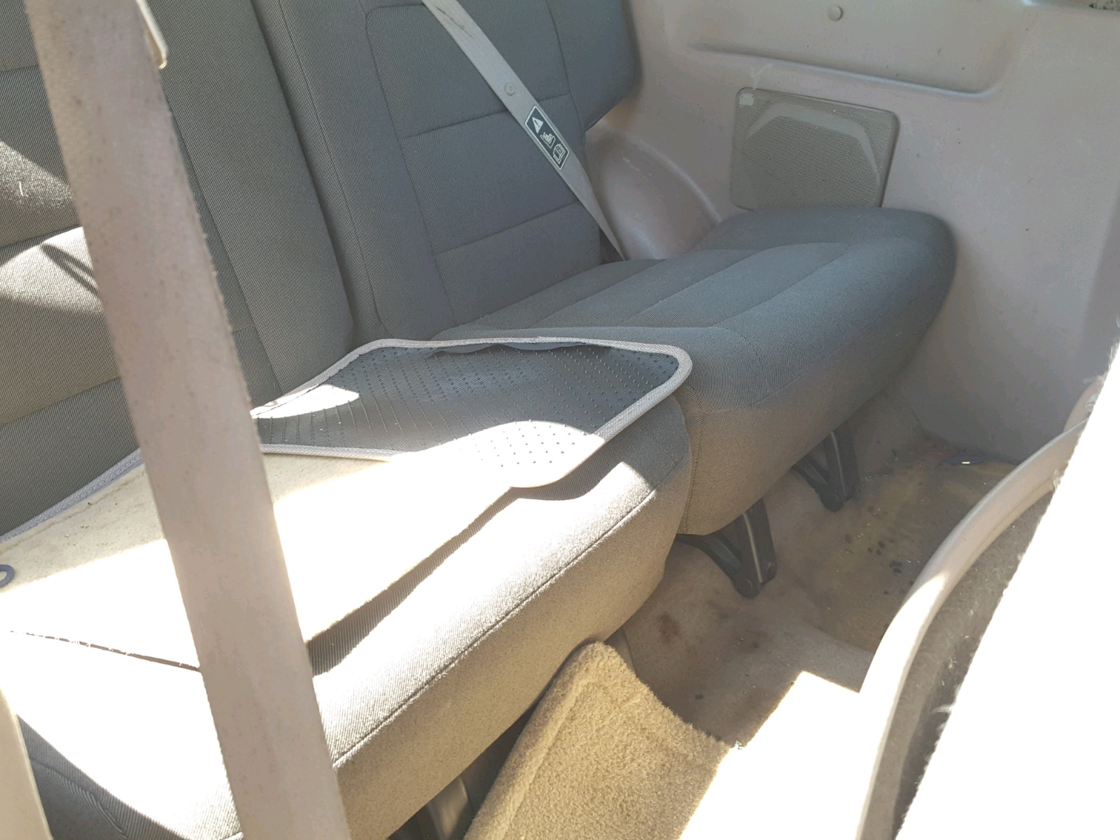FORD EXPLORER 2001 — 6