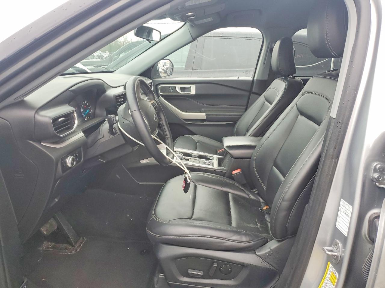 FORD EXPLORER 2023 — 8
