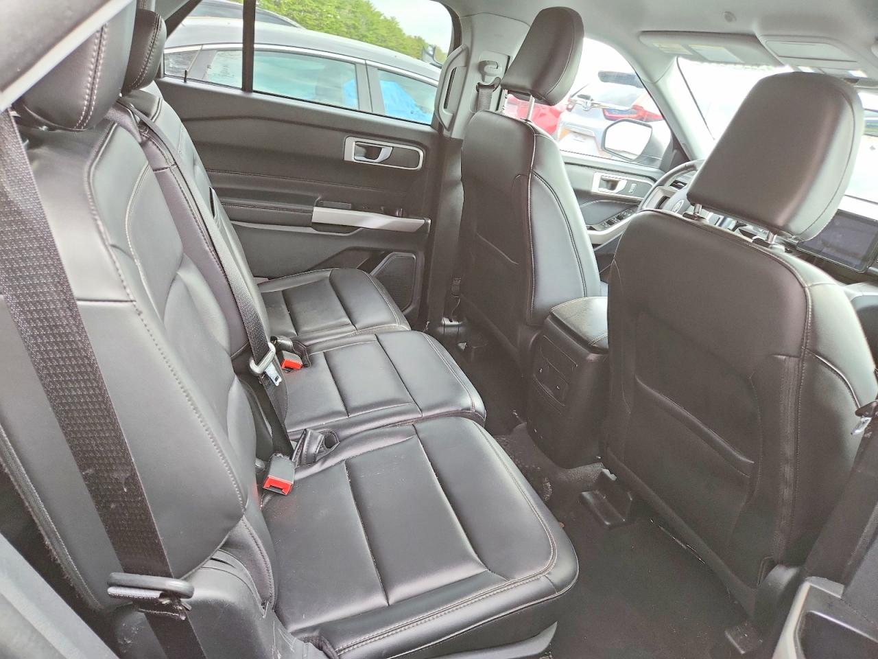 FORD EXPLORER 2023 — 11