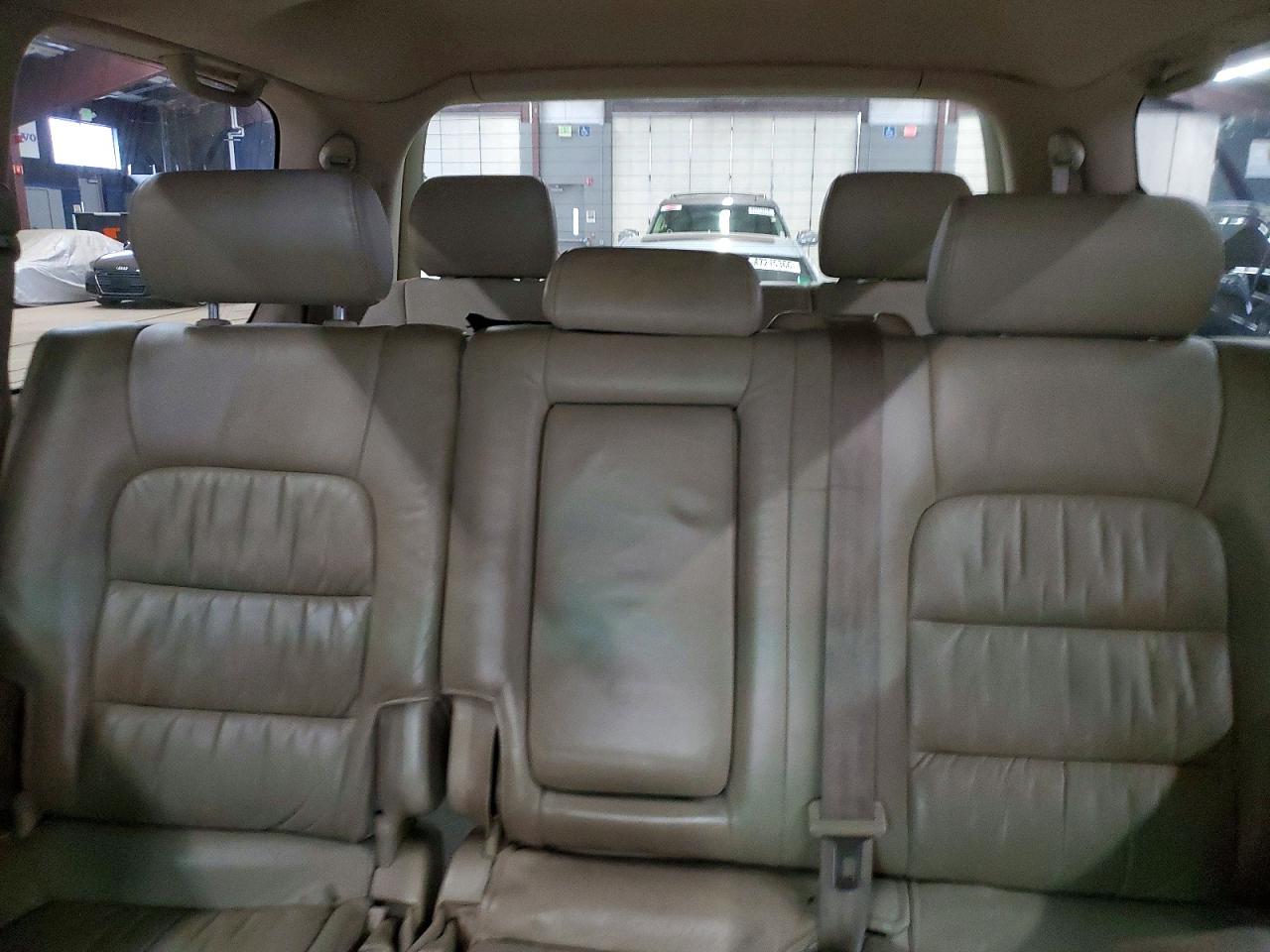 LEXUS LX 470 2004 — 11