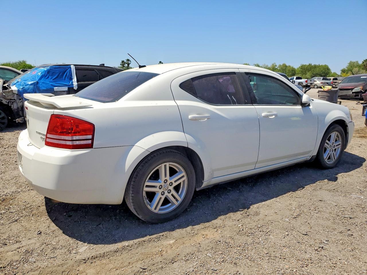 DODG AVENGER 2010 — 4