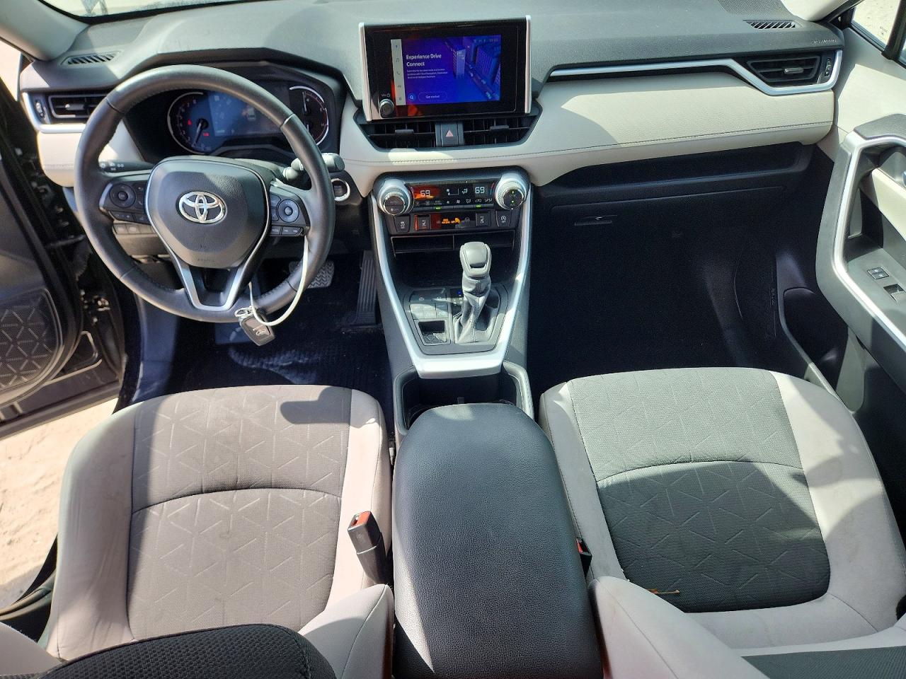 Toyota RAV4 2023 — 8