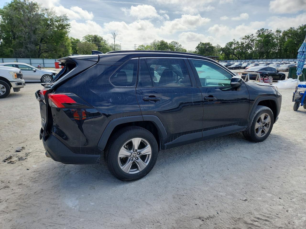 Toyota RAV4 2023 — 3