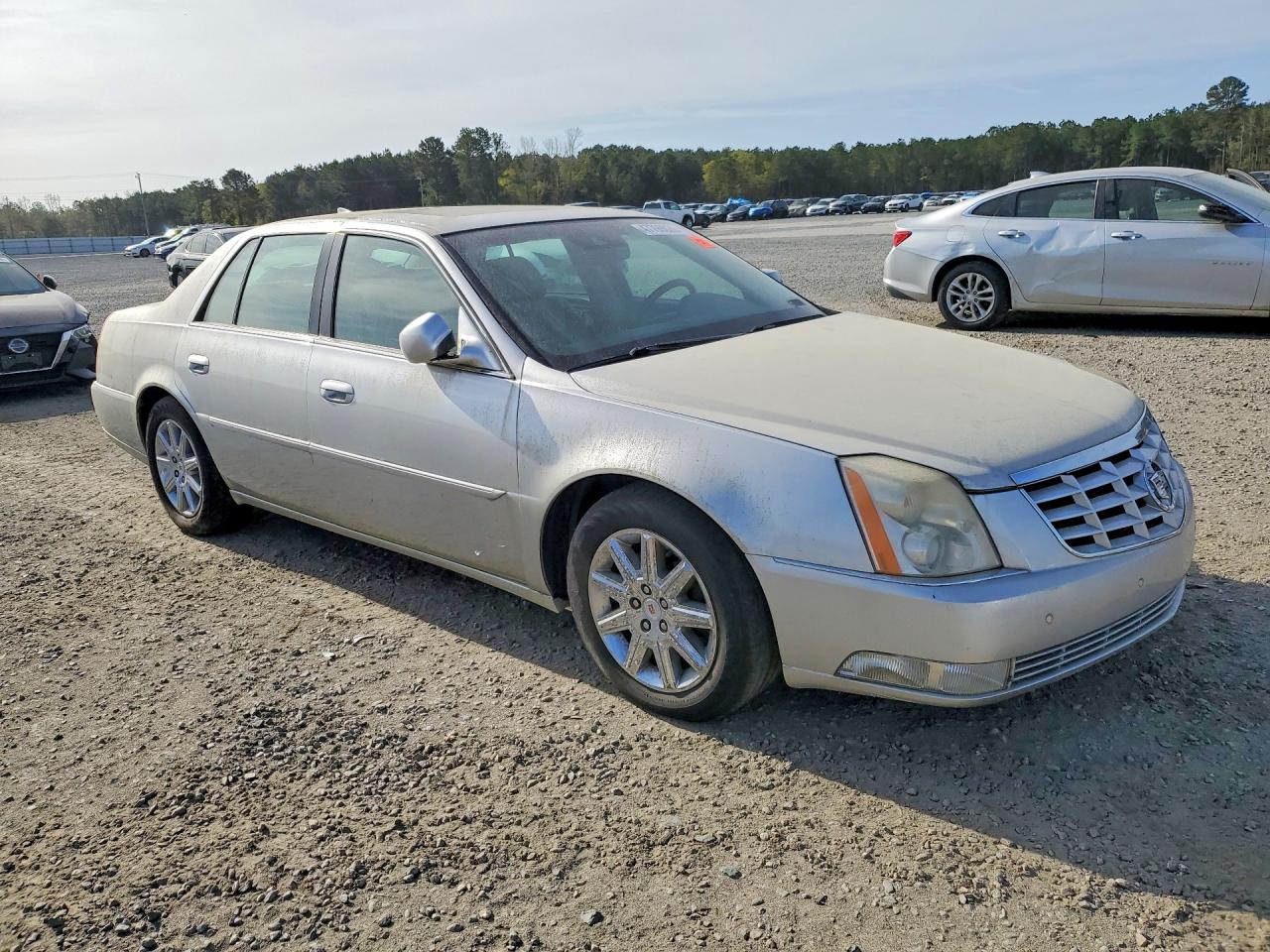 CADILLAC DTS 2010 — 5
