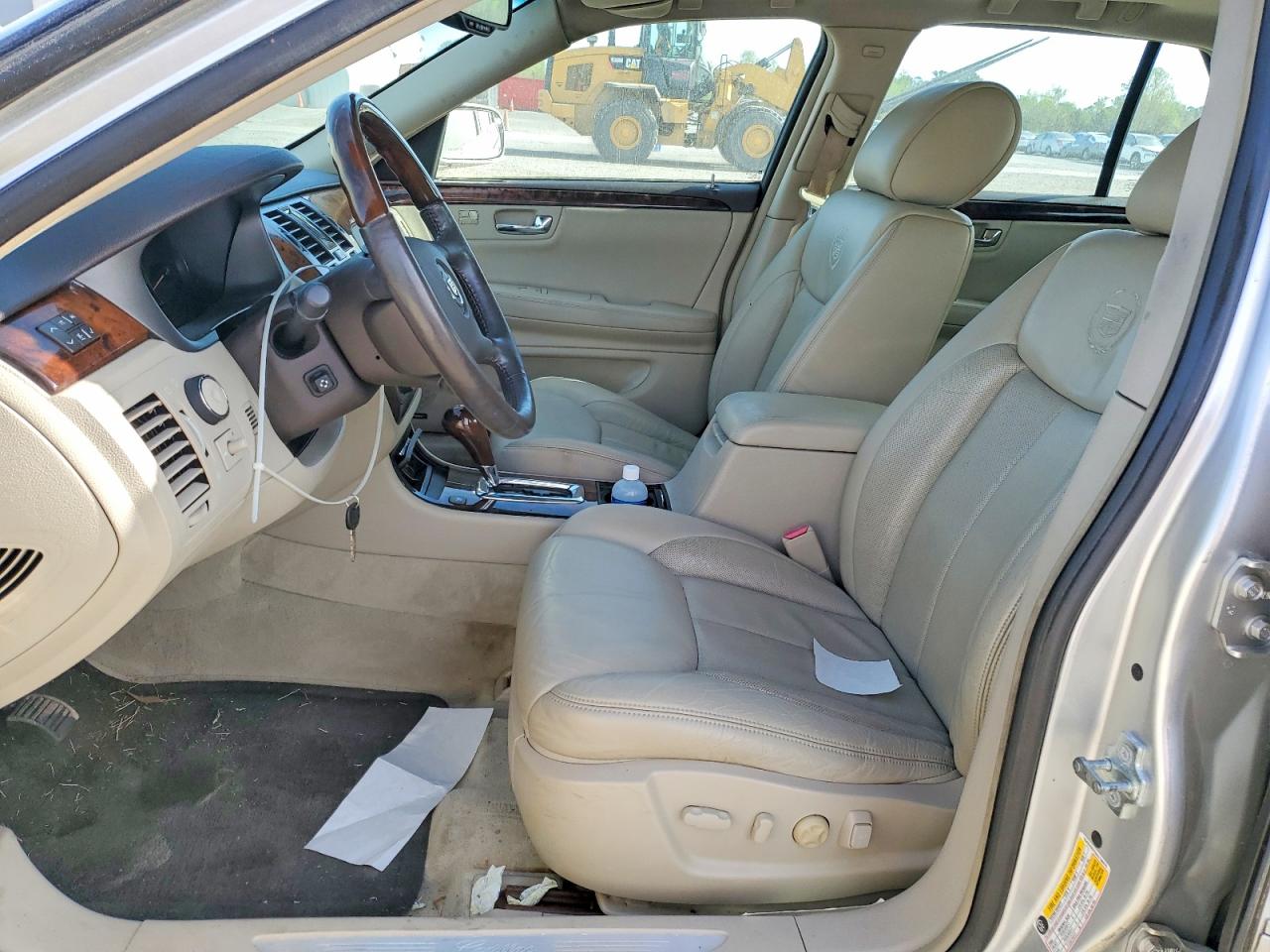CADILLAC DTS 2010 — 8