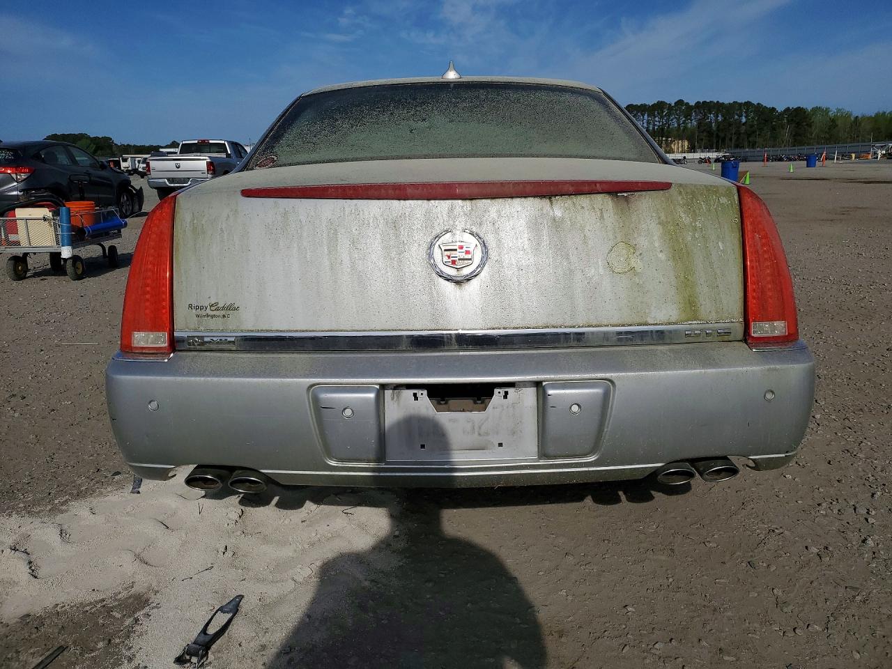 CADILLAC DTS 2010 — 7