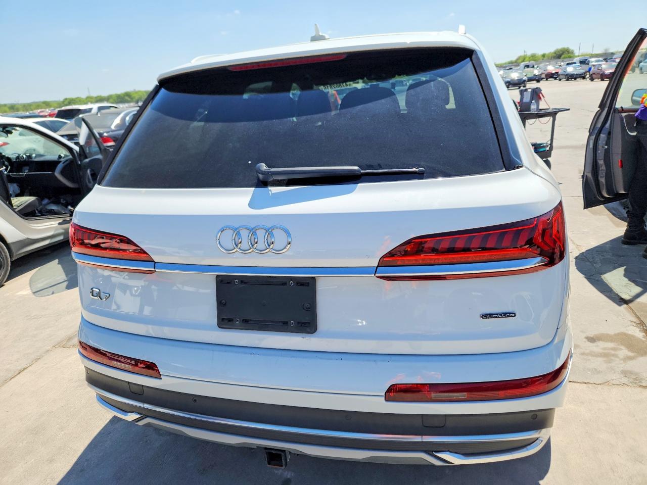 AUDI Q7 2021 — 7