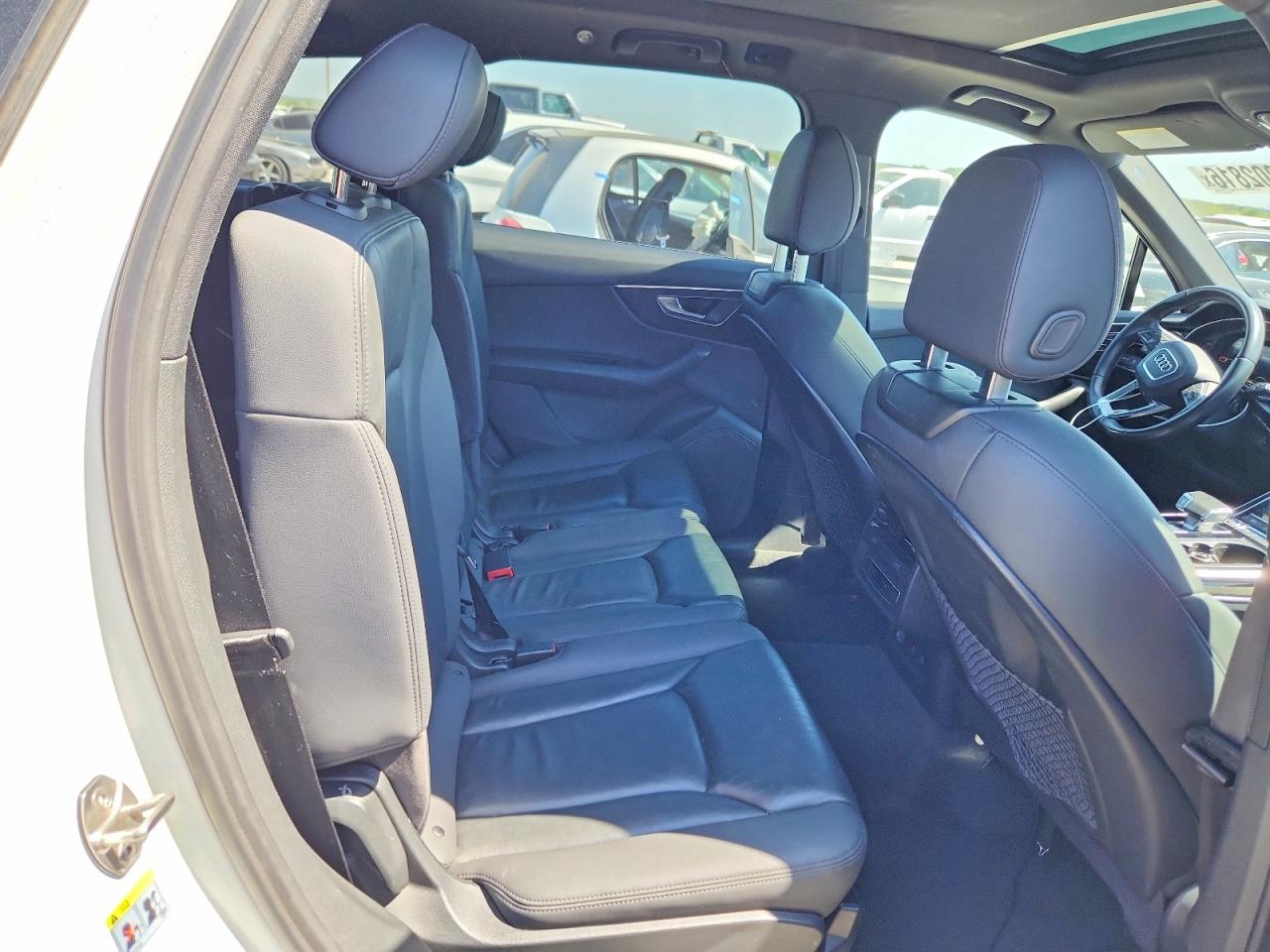 AUDI Q7 2021 — 12