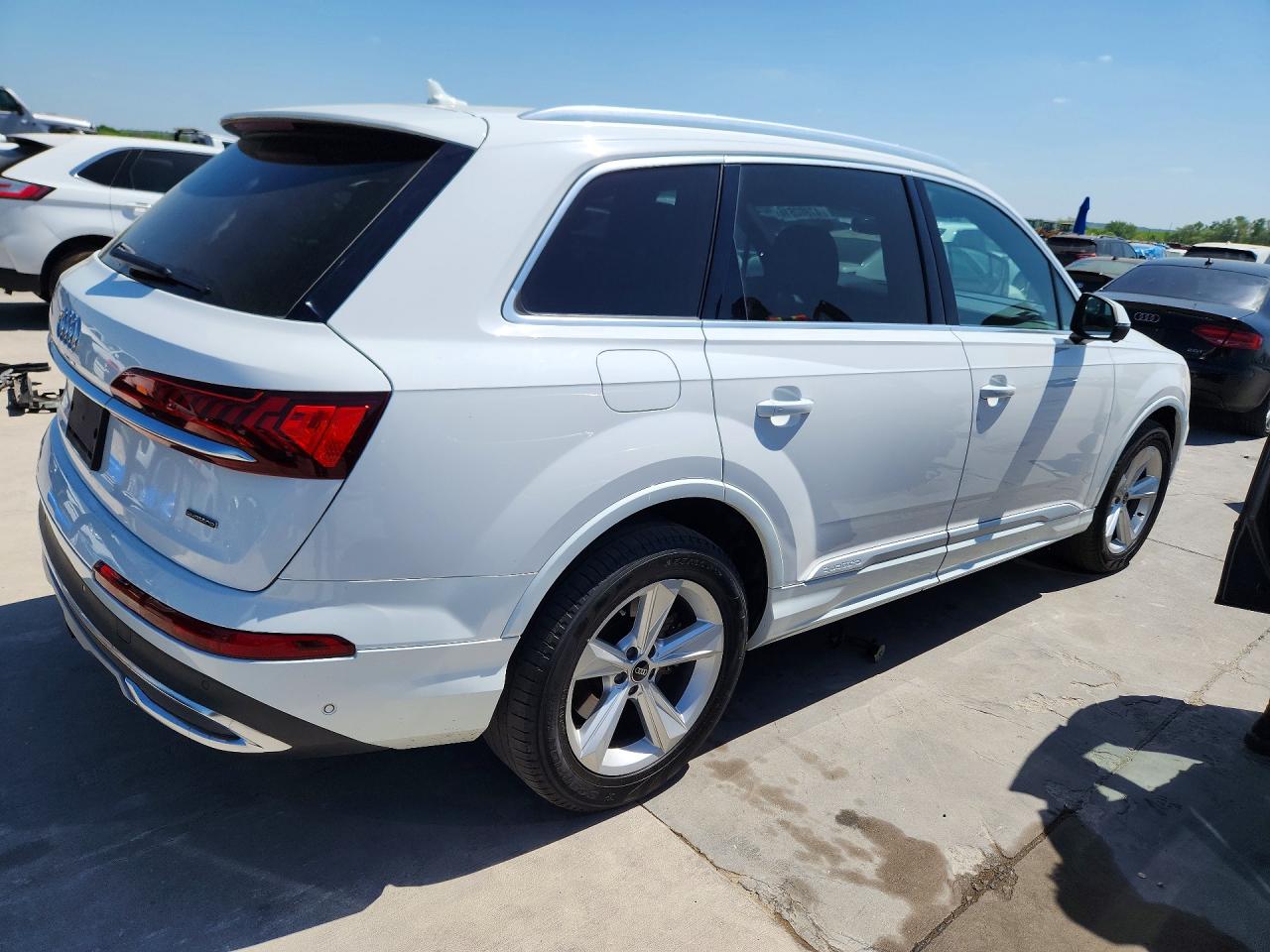 AUDI Q7 2021 — 4