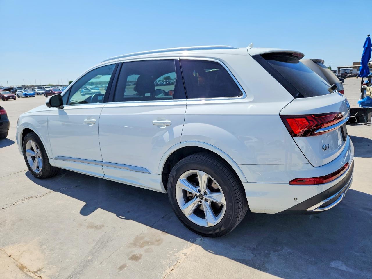 AUDI Q7 2021 — 3