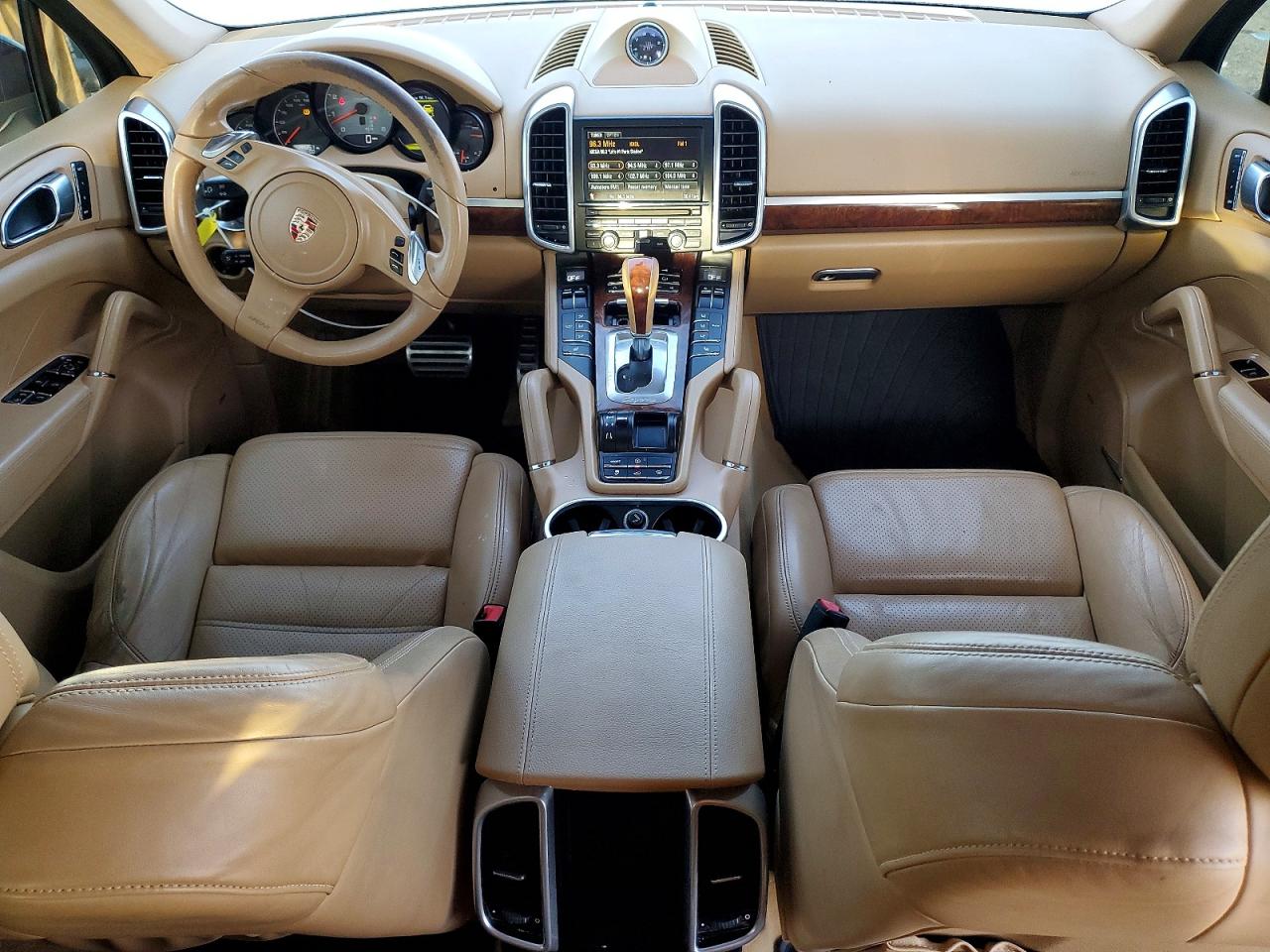 PORSCHE CAYENNE 2011 — 9