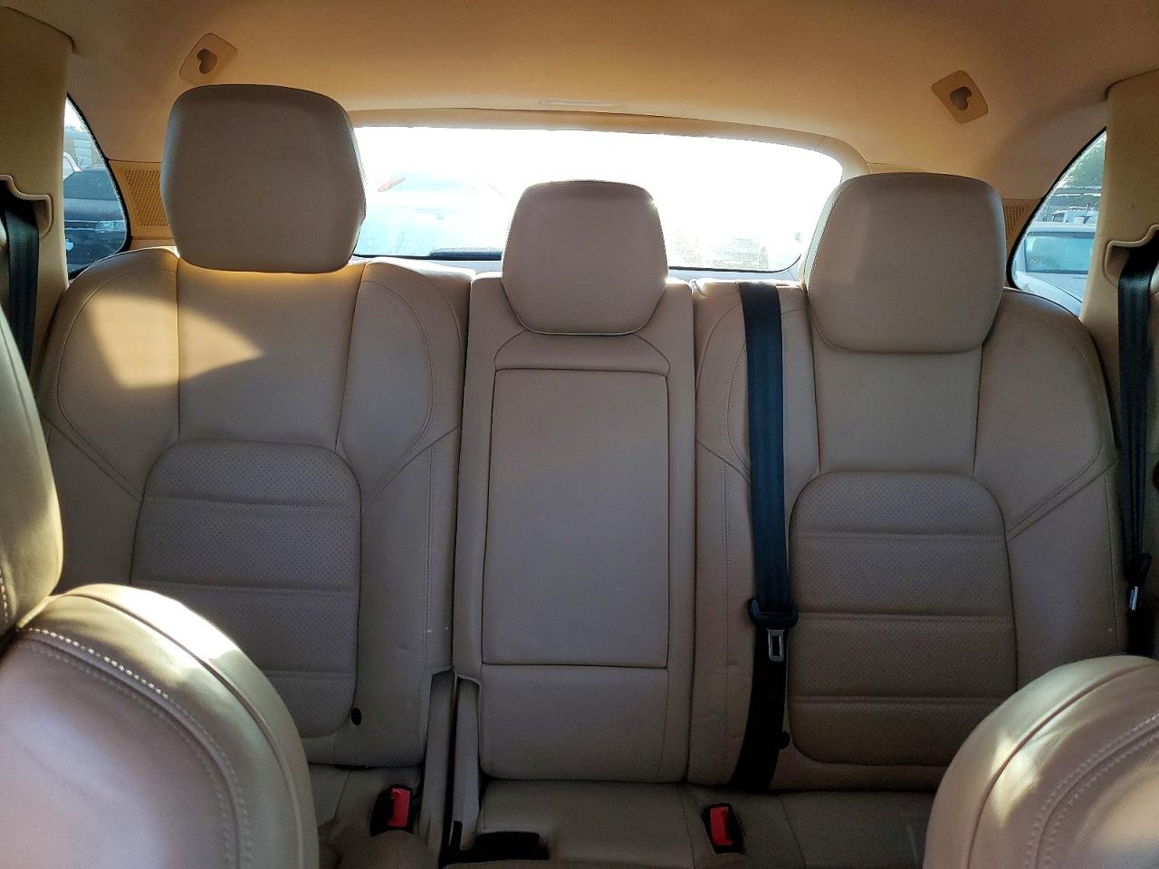 PORSCHE CAYENNE 2011 — 11