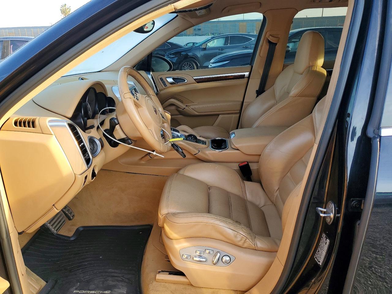 PORSCHE CAYENNE 2011 — 8
