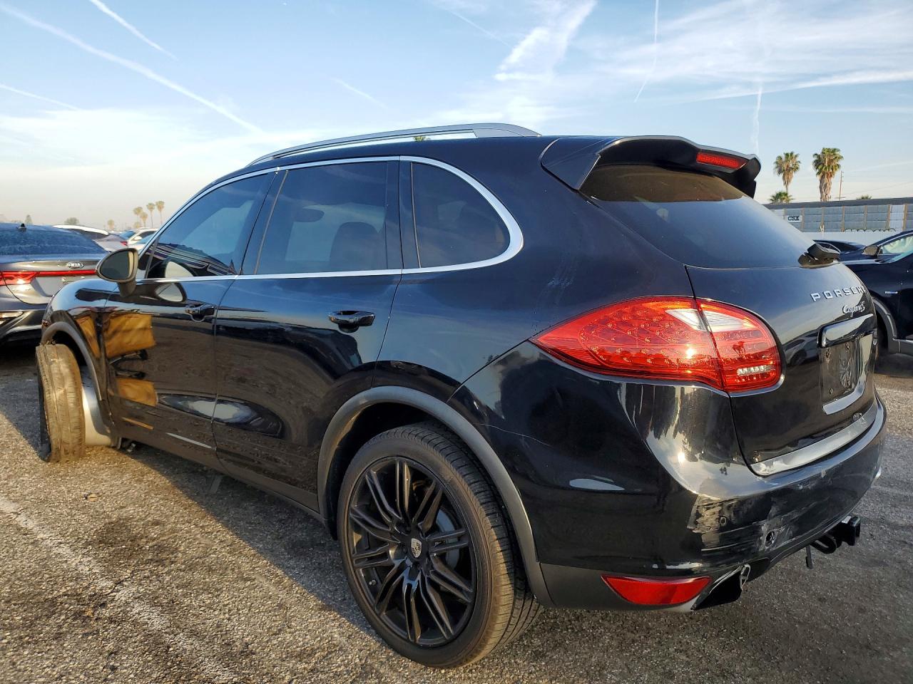 PORSCHE CAYENNE 2011 — 3