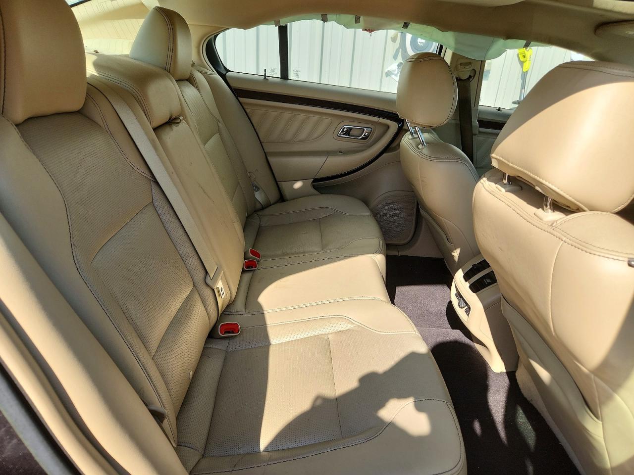 FORD TAURUS 2018 — 11