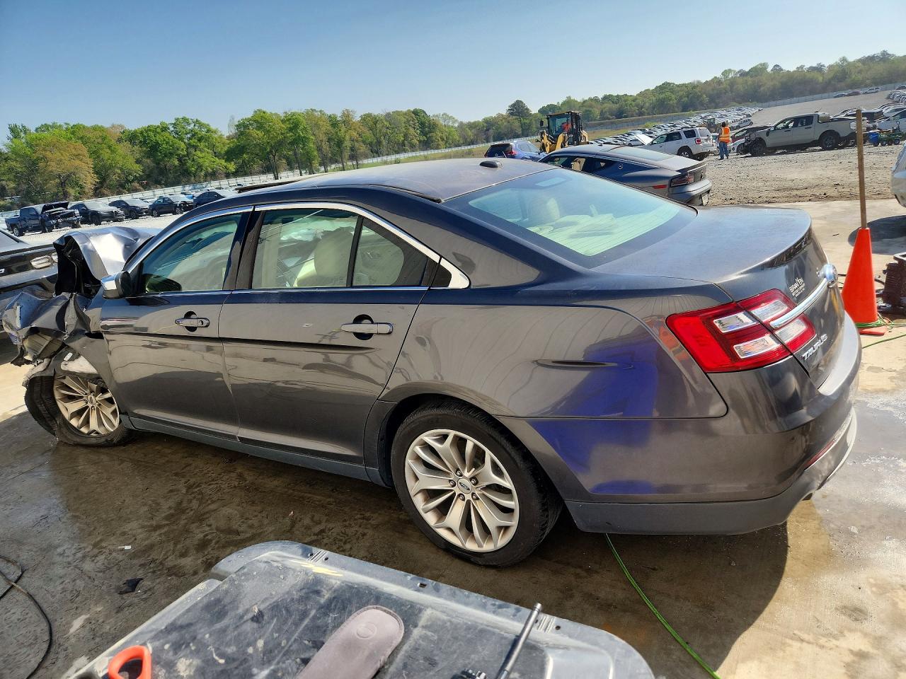 FORD TAURUS 2018 — 3