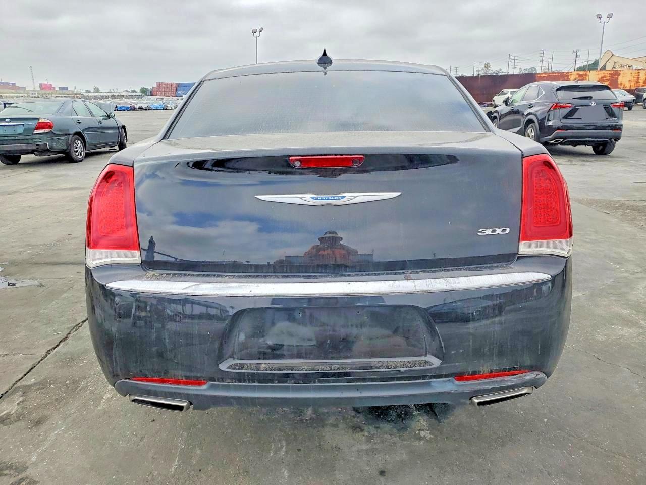 CHRYSLER 300 2021 — 7