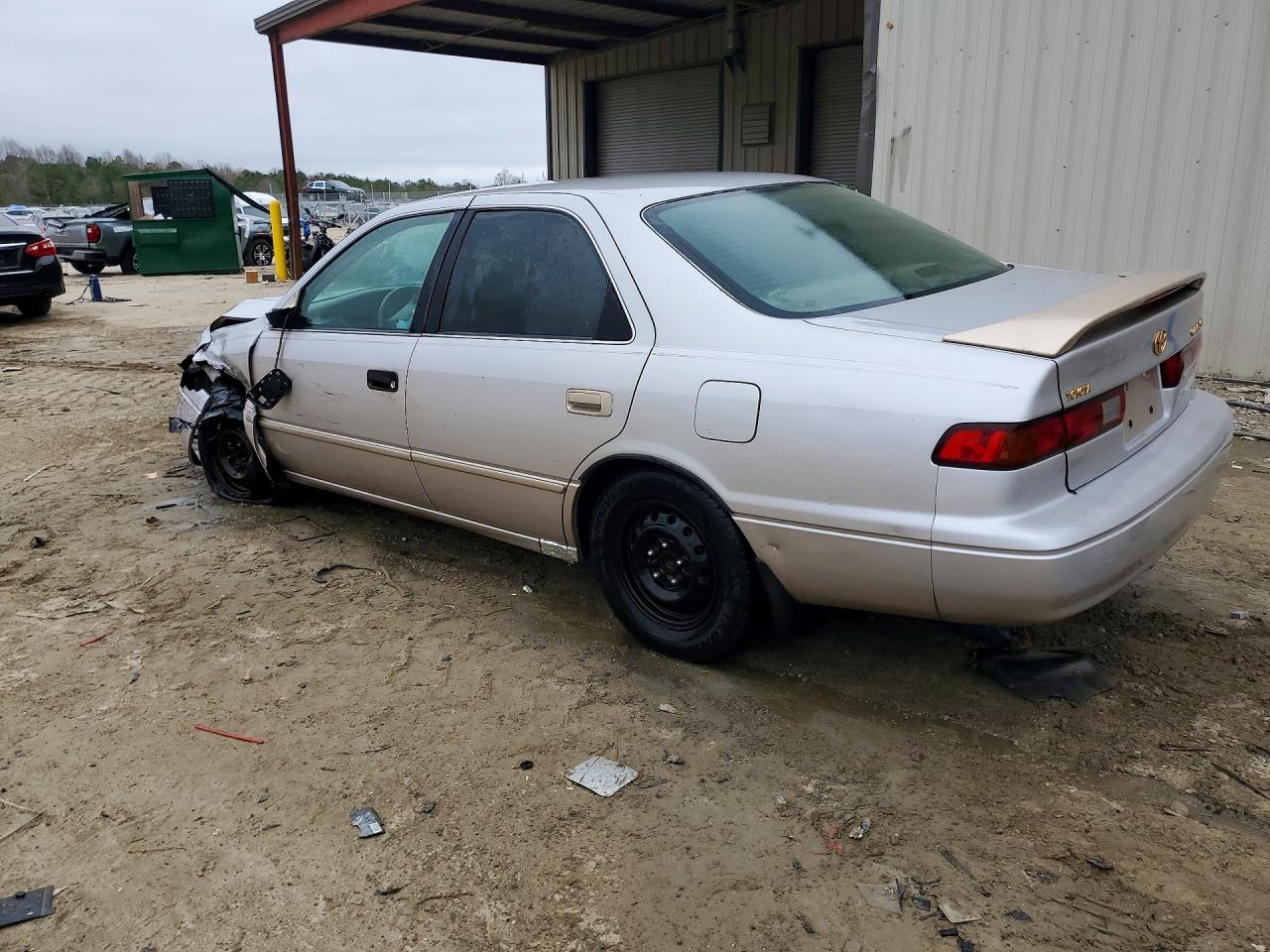 TOYOTA CAMRY 1998 — 3