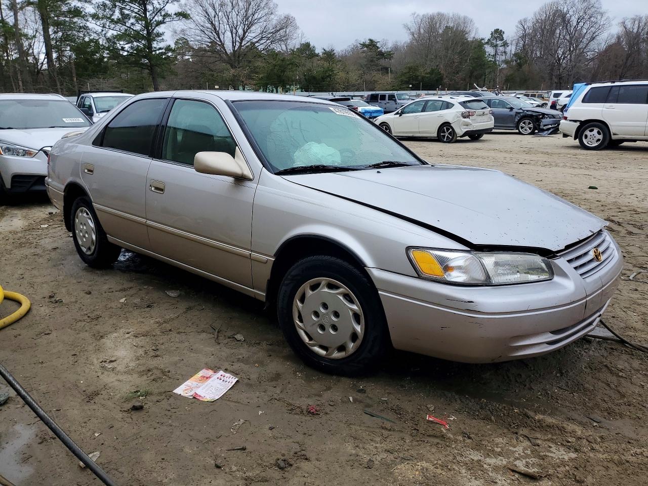 TOYOTA CAMRY 1998 — 5