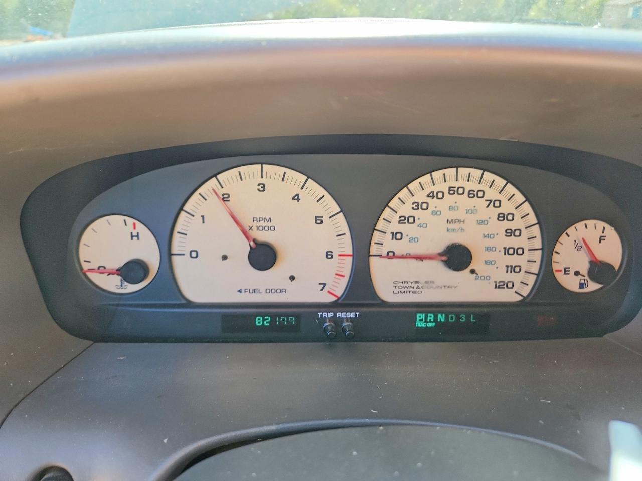 CHRYSLER TOWN & COUNTRY 2000 — 10