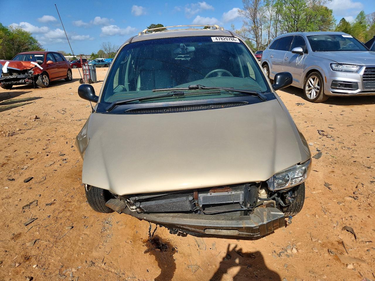 CHRYSLER TOWN & COUNTRY 2000 — 6